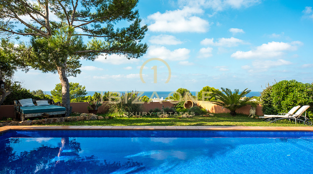 Villa méditerranéenne à Ibiza avec vue sur la mer et le coucher du soleil à vendre, Ibiza - Villa méditerranéenne à Ibiza avec vue sur la mer et le coucher du soleil à louer, Ibiza