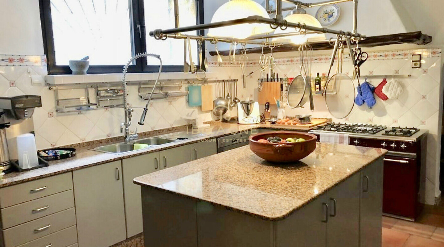 Uniek luxe onroerend goed direct aan zee op Ibiza te koop, Ibiza - Uniek luxe onroerend goed direct aan zee op Ibiza te huur, Ibiza