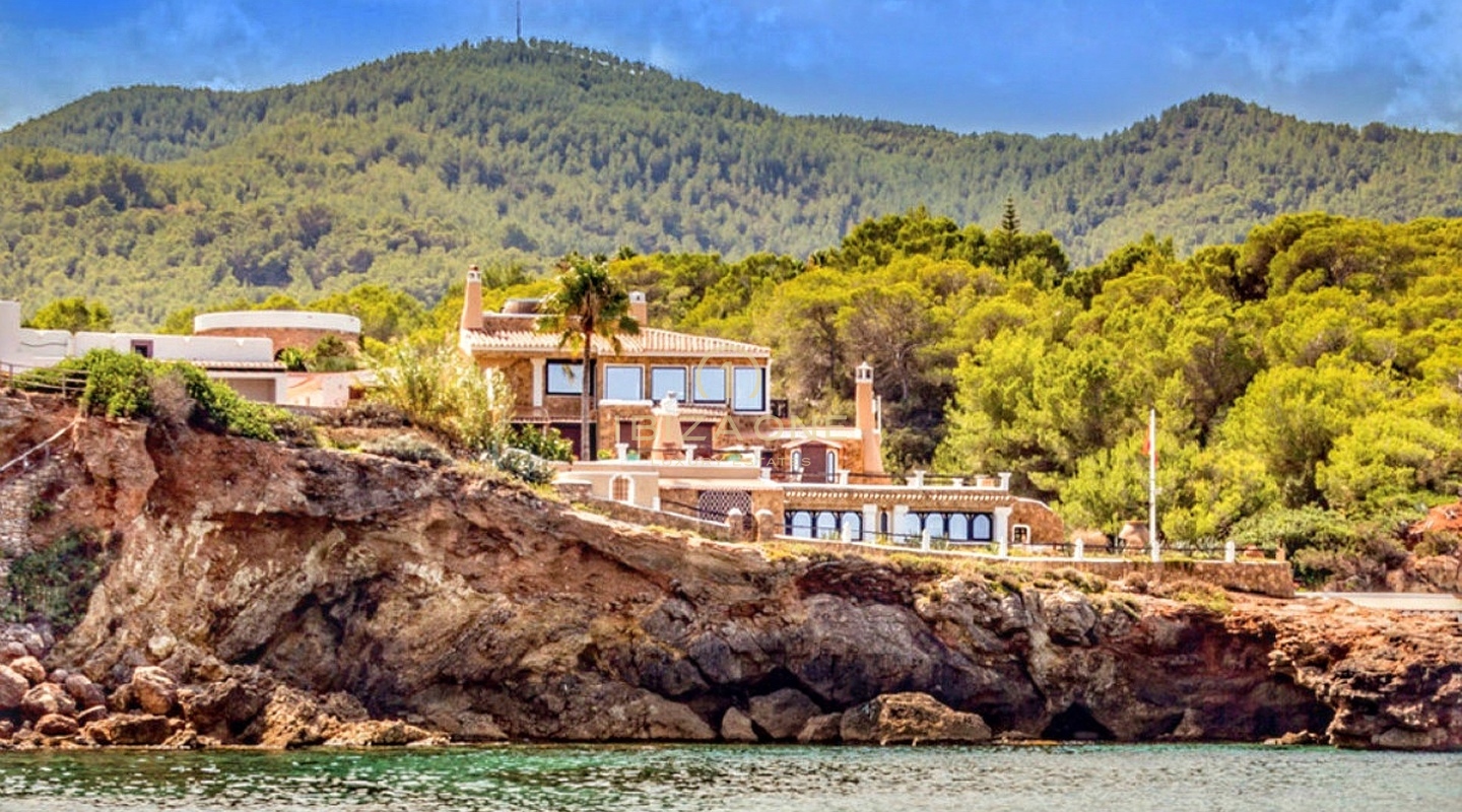Propiedad única de lujo en primera línea de mar en Ibiza en venta, Ibiza - Propiedad única de lujo en primera línea de mar en Ibiza en alquiler, Ibiza