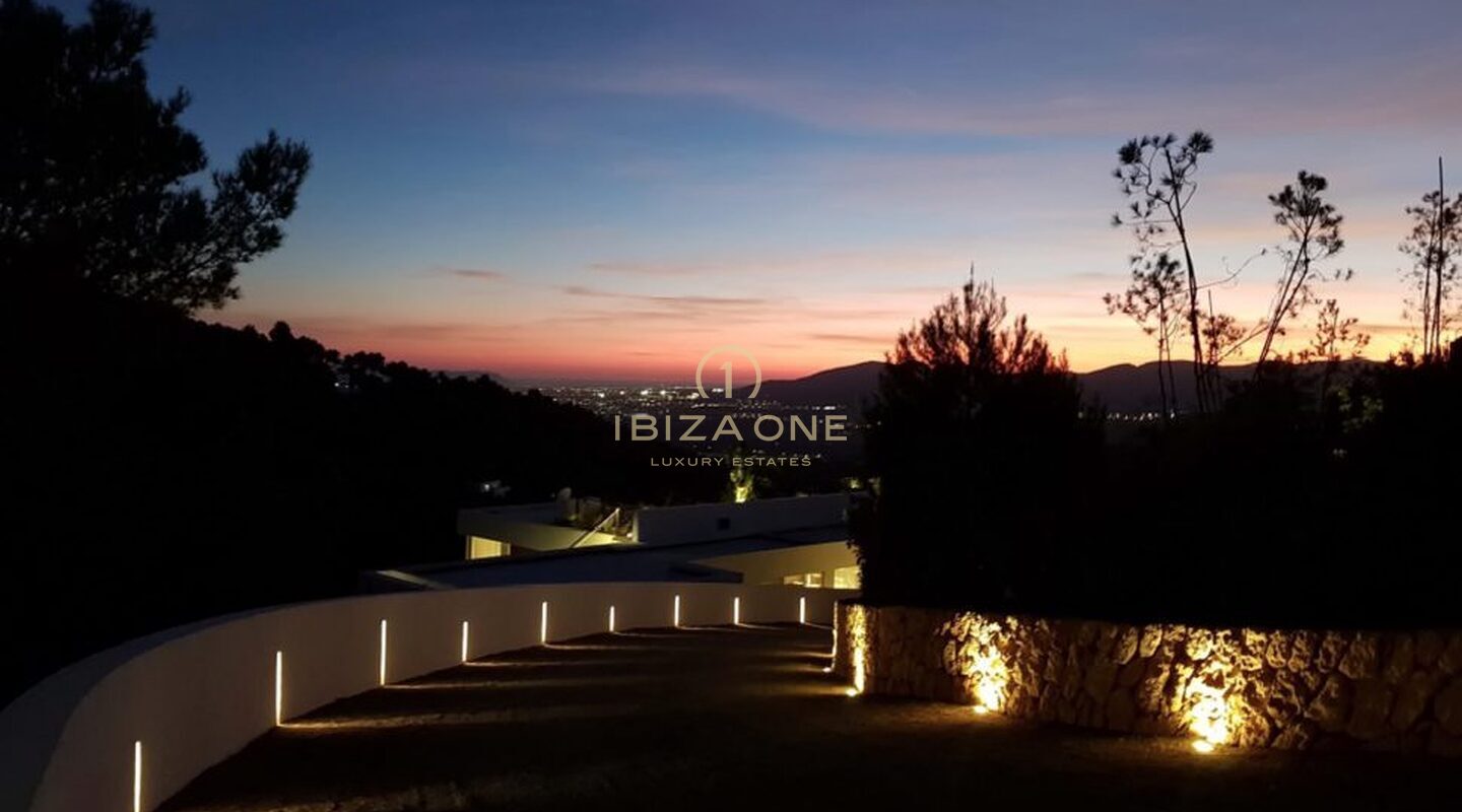Villa de luxe nouvellement construite près d'Ibiza avec vue sur la mer et coucher de soleil à vendre, Ibiza - Villa de luxe nouvellement construite près d'Ibiza avec vue sur la mer et coucher de soleil à louer, Ibiza