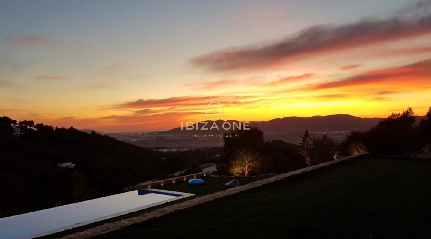 Neu gebaute Luxusvilla in der Nähe von Ibiza mit Meerblick und Sonnenuntergangsblick zu verkaufen, Ibiza - Neu gebaute Luxusvilla in der Nähe von Ibiza mit Meerblick und Sonnenuntergangsblick zu vermieten, Ibiza