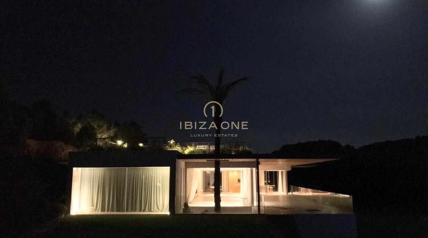 Nieuw gebouwde luxe villa dichtbij Ibiza met uitzicht op zee en zonsondergang te koop, Ibiza - Nieuw gebouwde luxe villa dichtbij Ibiza met uitzicht op zee en zonsondergang te huur, Ibiza
