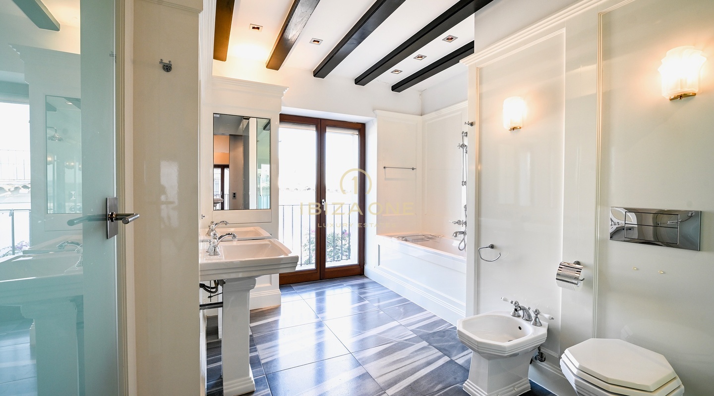 Preciosa villa en el corazón de Dalt Vila con vistas al mar, al casco antiguo y al puerto en venta, Ibiza - Preciosa villa en el corazón de Dalt Vila con vistas al mar, al casco antiguo y al puerto en alquiler, Ibiza