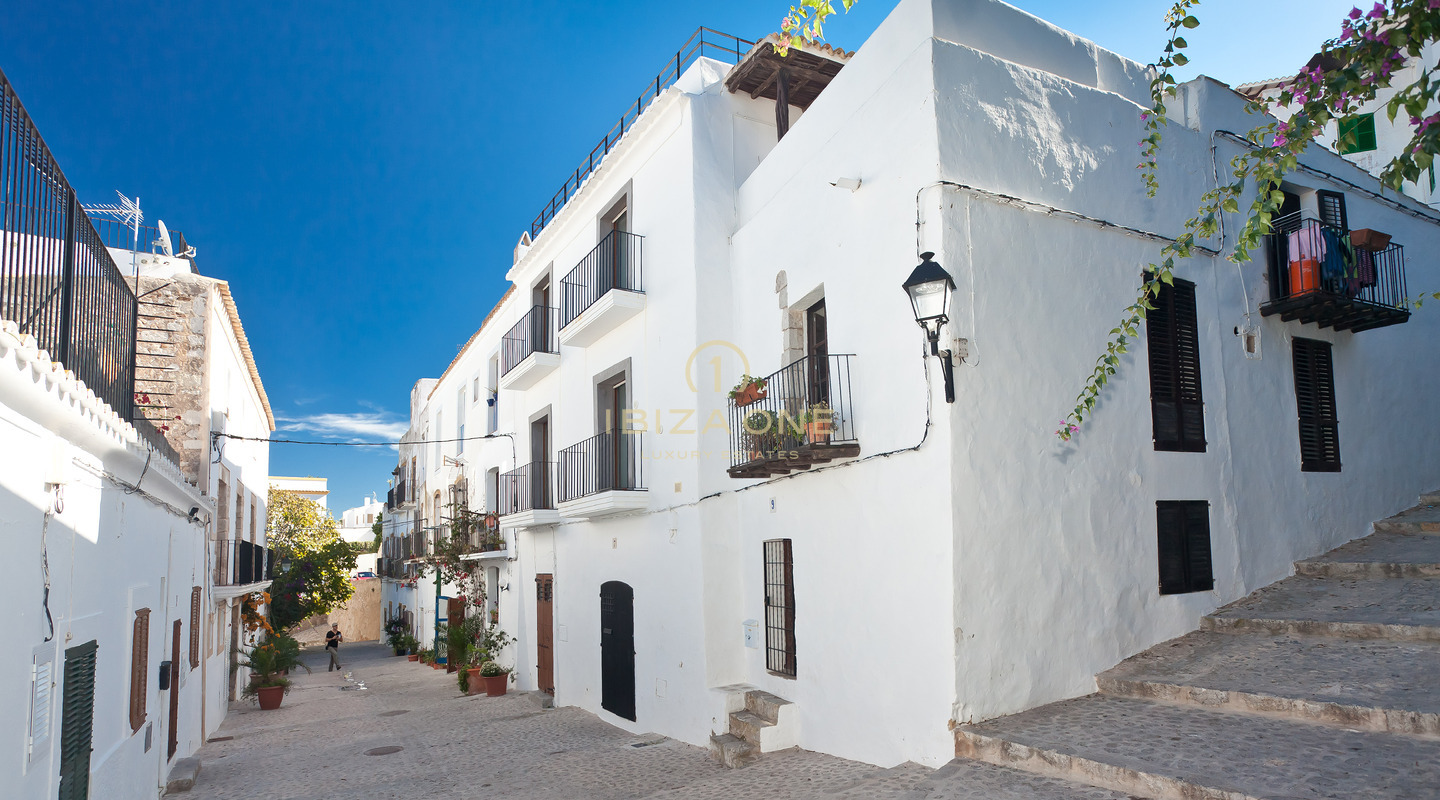 Preciosa villa en el corazón de Dalt Vila con vistas al mar, al casco antiguo y al puerto en venta, Ibiza - Preciosa villa en el corazón de Dalt Vila con vistas al mar, al casco antiguo y al puerto en alquiler, Ibiza