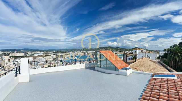Prachtige stadsvilla in het hart van Dalt Vila met uitzicht op zee, de oude stad en de haven te koop, Ibiza - Prachtige stadsvilla in het hart van Dalt Vila met uitzicht op zee, de oude stad en de haven te huur, Ibiza