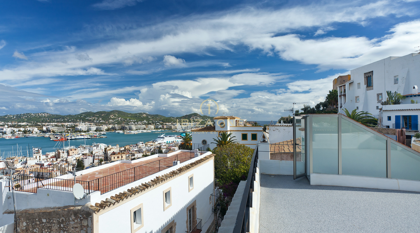 Bellissima villa cittadina nel cuore di Dalt Vila con vista sul mare, sul centro storico e sul porto in vendita, Ibiza - Bellissima villa cittadina nel cuore di Dalt Vila con vista sul mare, sul centro storico e sul porto in affitto, Ibiza