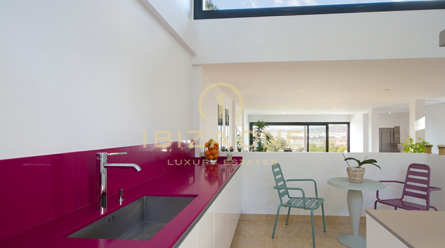 Moderne Villa mit Meerblick in der Nähe von Ibiza-Stadt und Talamanca zu verkaufen, Ibiza - Moderne Villa mit Meerblick in der Nähe von Ibiza-Stadt und Talamanca zu vermieten, Ibiza