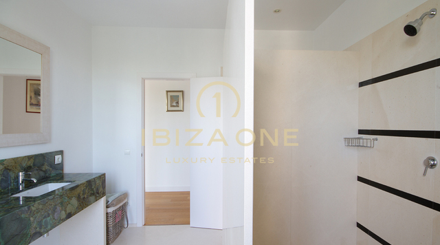 Villa moderna con vista mare vicino alla città di Ibiza e Talamanca in vendita, Ibiza - Villa moderna con vista mare vicino alla città di Ibiza e Talamanca in affitto, Ibiza