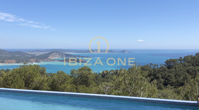 Deux très belles parcelles avec une maison sur chaque parcelle avec une vue fantastique sur les baies d'Es Cubells, Cala Jondal vers Formentera à vendre, Ibiza - Deux très belles parcelles avec une maison sur chaque parcelle avec une vue fantastique sur les baies d'Es Cubells, Cala Jondal vers Formentera à louer, Ibiza