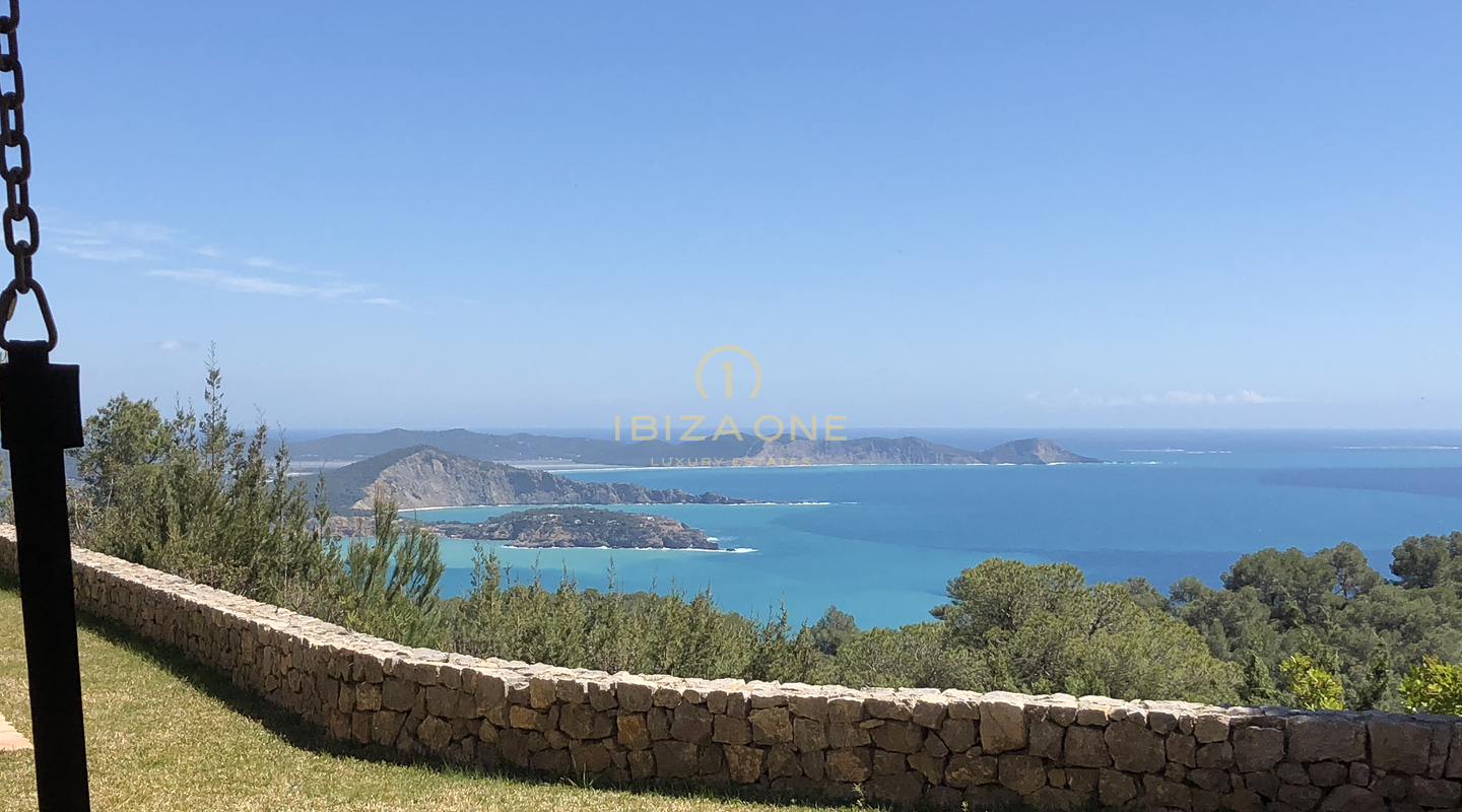 Two very nice plots with one house on each plot with fantastic views over the bays of Es Cubells, Cala Jondal towards Formentera for sale, Ibiza - Two very nice plots with one house on each plot with fantastic views over the bays of Es Cubells, Cala Jondal towards Formentera for rent, Ibiza