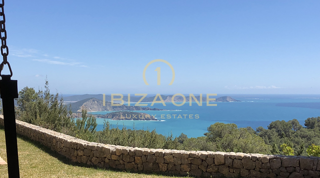 Deux très belles parcelles avec une maison sur chaque parcelle avec une vue fantastique sur les baies d'Es Cubells, Cala Jondal vers Formentera à vendre, Ibiza - Deux très belles parcelles avec une maison sur chaque parcelle avec une vue fantastique sur les baies d'Es Cubells, Cala Jondal vers Formentera à louer, Ibiza
