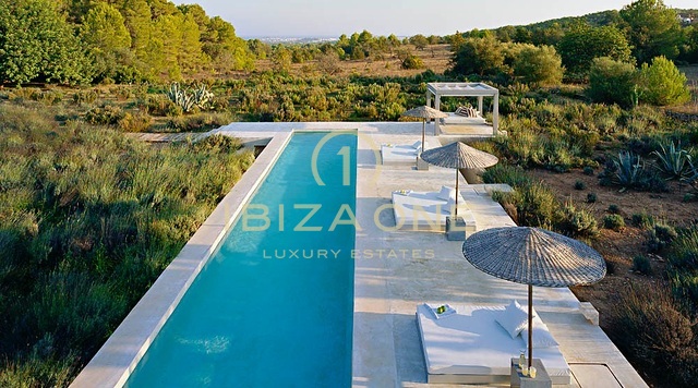 Moderne luxe villa midden in de natuur vlakbij Ibiza-stad te koop, Ibiza - Moderne luxe villa midden in de natuur vlakbij Ibiza-stad te huur, Ibiza
