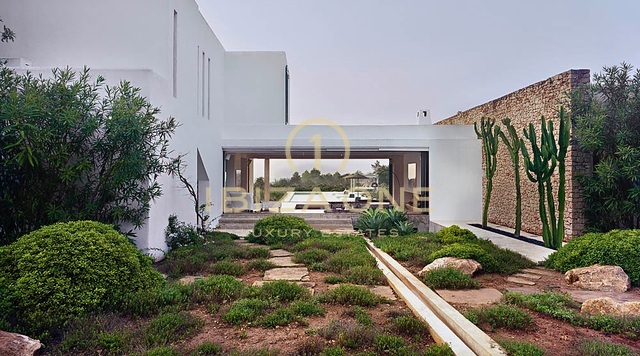 Moderna villa de lujo rodeada de naturaleza cerca de Ibiza ciudad en venta, Ibiza - Moderna villa de lujo rodeada de naturaleza cerca de Ibiza ciudad en alquiler, Ibiza