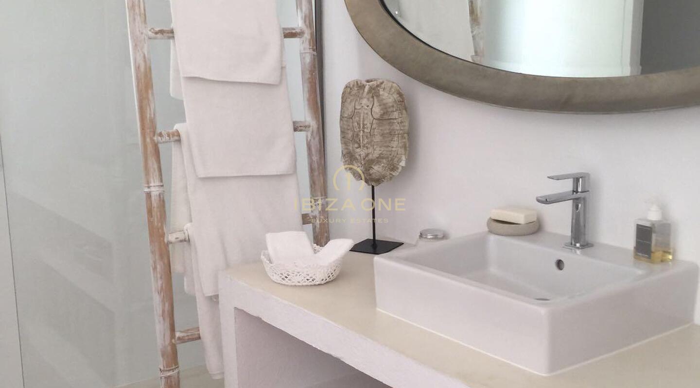 Luxury villa with sea views in Cala Jondal for sale, Ibiza - Luxury villa with sea views in Cala Jondal for rent, Ibiza