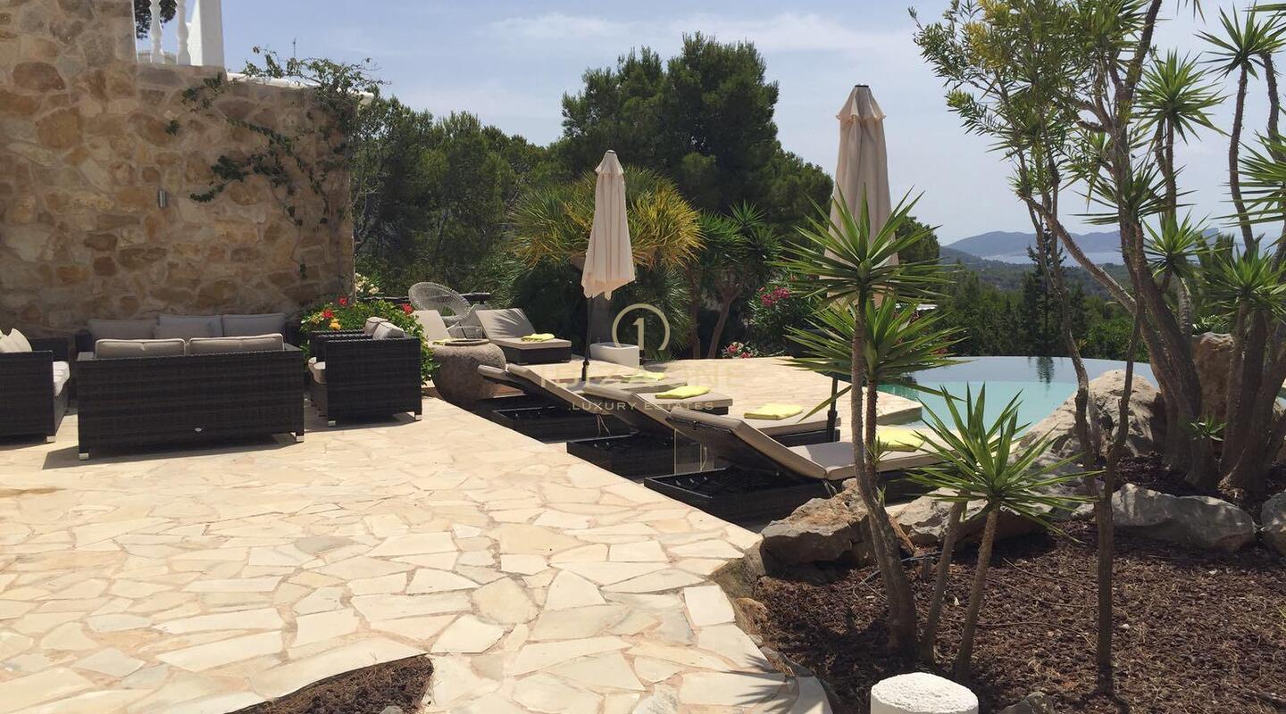 Villa de lujo con vistas al mar en Cala Jondal en venta, Ibiza - Villa de lujo con vistas al mar en Cala Jondal en alquiler, Ibiza