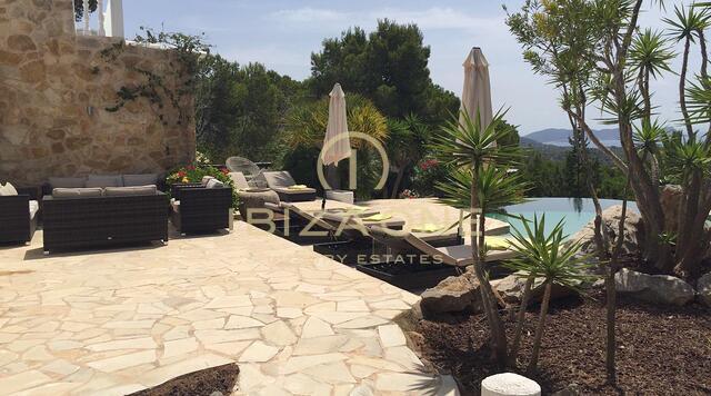 Luxe villa met zeezicht in Cala Jondal te koop, Ibiza - Luxe villa met zeezicht in Cala Jondal te huur, Ibiza
