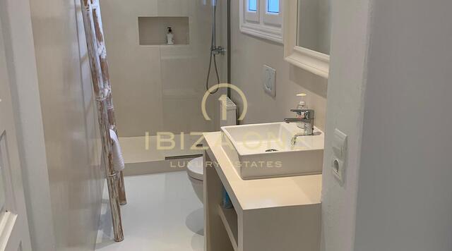 Villa de lujo con vistas al mar en Cala Jondal en venta, Ibiza - Villa de lujo con vistas al mar en Cala Jondal en alquiler, Ibiza