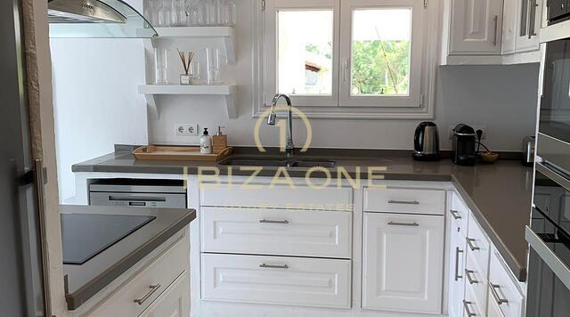 Luxe villa met zeezicht in Cala Jondal te koop, Ibiza - Luxe villa met zeezicht in Cala Jondal te huur, Ibiza