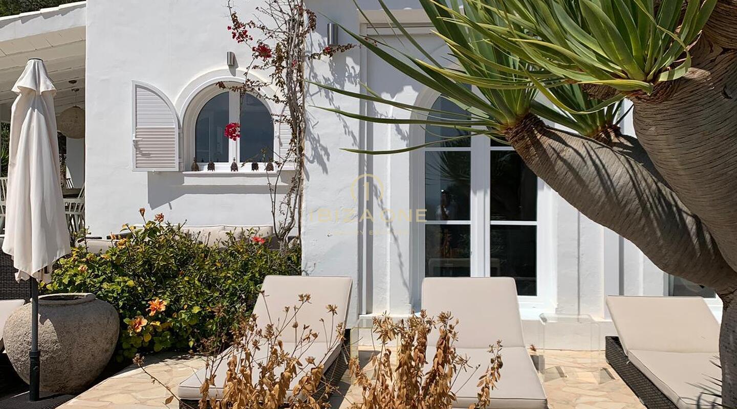 Villa de lujo con vistas al mar en Cala Jondal en venta, Ibiza - Villa de lujo con vistas al mar en Cala Jondal en alquiler, Ibiza