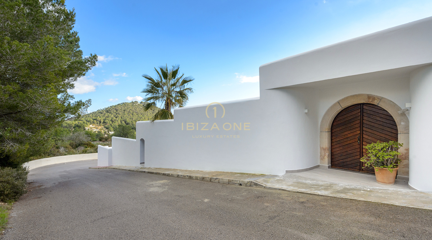 Moderne, neu renovierte Luxusvilla mit absoluter Privatsphäre in Can Furnet mit Blick auf das Meer und Dalt Vila zu verkaufen, Ibiza - Moderne, neu renovierte Luxusvilla mit absoluter Privatsphäre in Can Furnet mit Blick auf das Meer und Dalt Vila zu vermieten, Ibiza