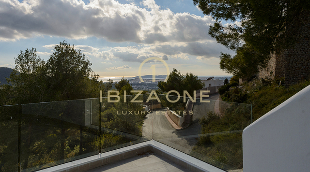 Moderne, neu renovierte Luxusvilla mit absoluter Privatsphäre in Can Furnet mit Blick auf das Meer und Dalt Vila zu verkaufen, Ibiza - Moderne, neu renovierte Luxusvilla mit absoluter Privatsphäre in Can Furnet mit Blick auf das Meer und Dalt Vila zu vermieten, Ibiza