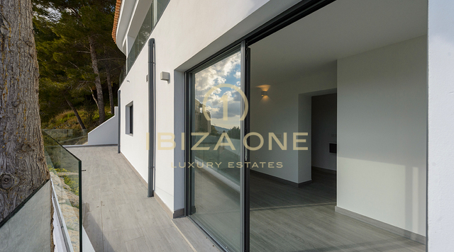 Moderne, neu renovierte Luxusvilla mit absoluter Privatsphäre in Can Furnet mit Blick auf das Meer und Dalt Vila zu verkaufen, Ibiza - Moderne, neu renovierte Luxusvilla mit absoluter Privatsphäre in Can Furnet mit Blick auf das Meer und Dalt Vila zu vermieten, Ibiza
