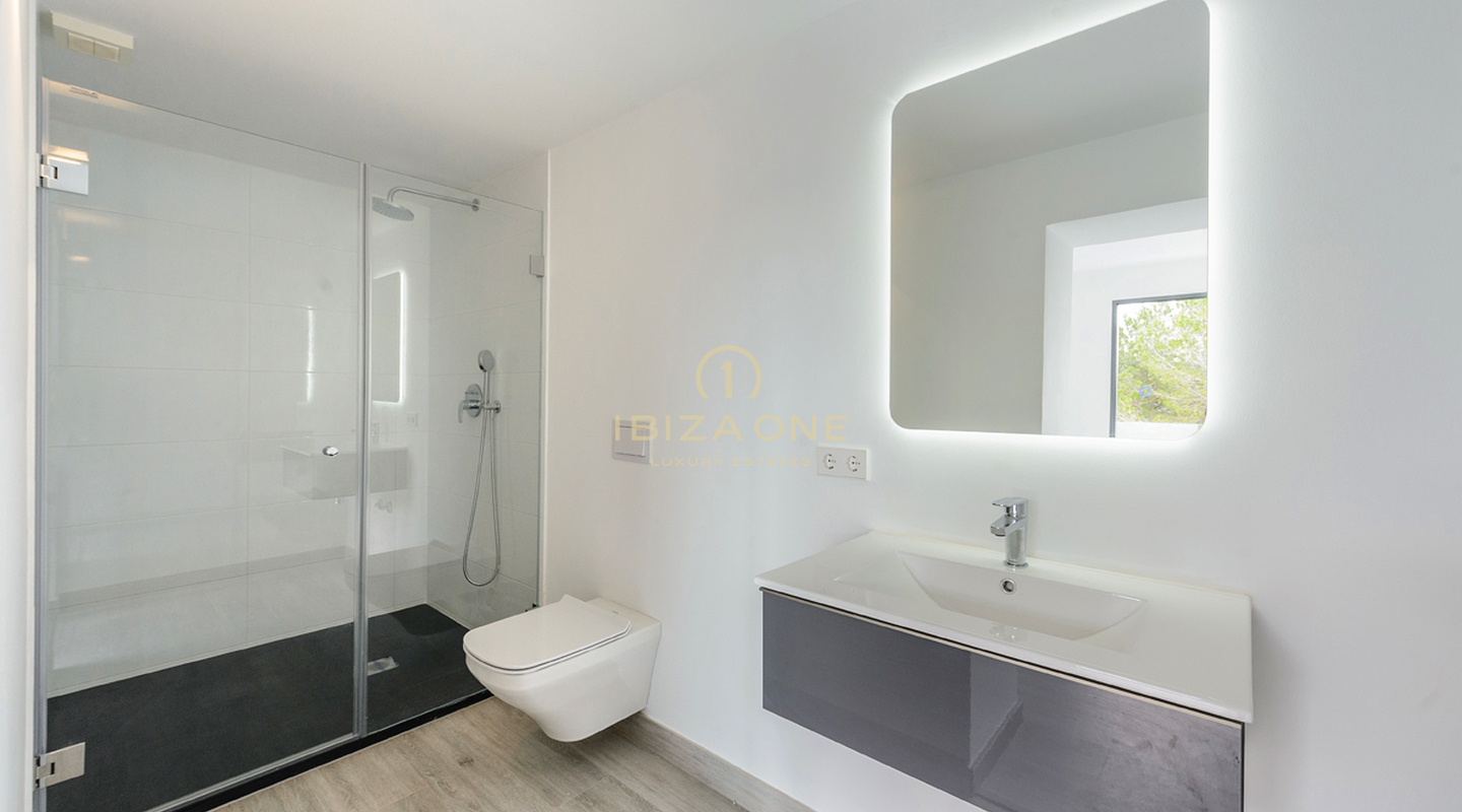 Moderne, neu renovierte Luxusvilla mit absoluter Privatsphäre in Can Furnet mit Blick auf das Meer und Dalt Vila zu verkaufen, Ibiza - Moderne, neu renovierte Luxusvilla mit absoluter Privatsphäre in Can Furnet mit Blick auf das Meer und Dalt Vila zu vermieten, Ibiza