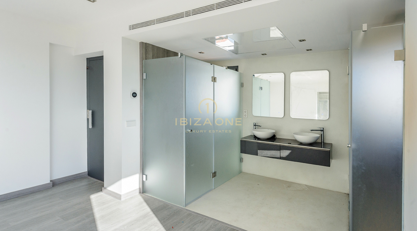 Villa de luxe moderne récemment rénovée avec une intimité totale à Can Furnet avec vue sur la mer et Dalt Vila à vendre, Ibiza - Villa de luxe moderne récemment rénovée avec une intimité totale à Can Furnet avec vue sur la mer et Dalt Vila à louer, Ibiza