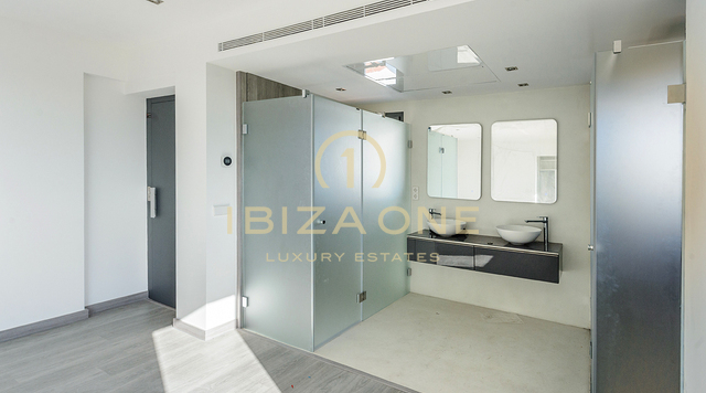 Moderne, neu renovierte Luxusvilla mit absoluter Privatsphäre in Can Furnet mit Blick auf das Meer und Dalt Vila zu verkaufen, Ibiza - Moderne, neu renovierte Luxusvilla mit absoluter Privatsphäre in Can Furnet mit Blick auf das Meer und Dalt Vila zu vermieten, Ibiza
