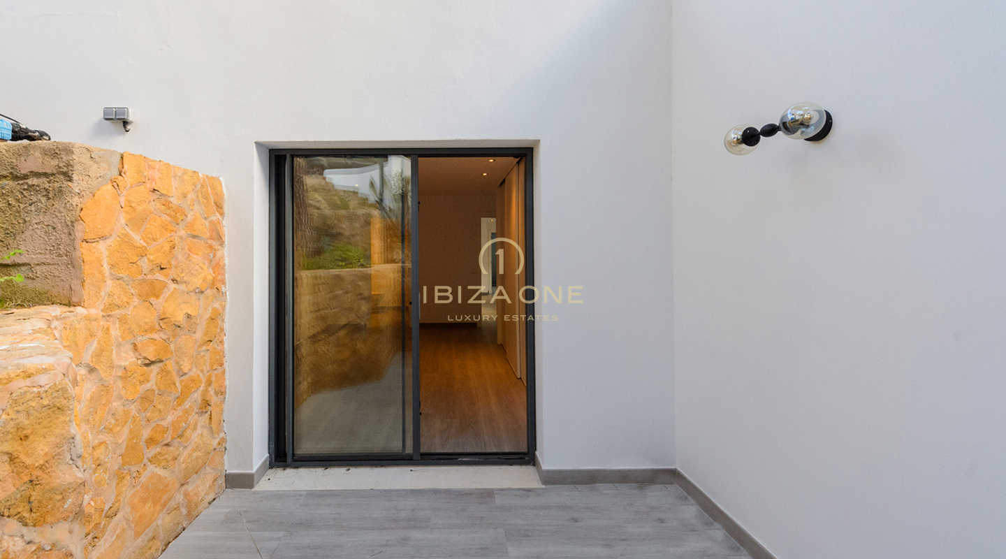 Moderne, neu renovierte Luxusvilla mit absoluter Privatsphäre in Can Furnet mit Blick auf das Meer und Dalt Vila zu verkaufen, Ibiza - Moderne, neu renovierte Luxusvilla mit absoluter Privatsphäre in Can Furnet mit Blick auf das Meer und Dalt Vila zu vermieten, Ibiza