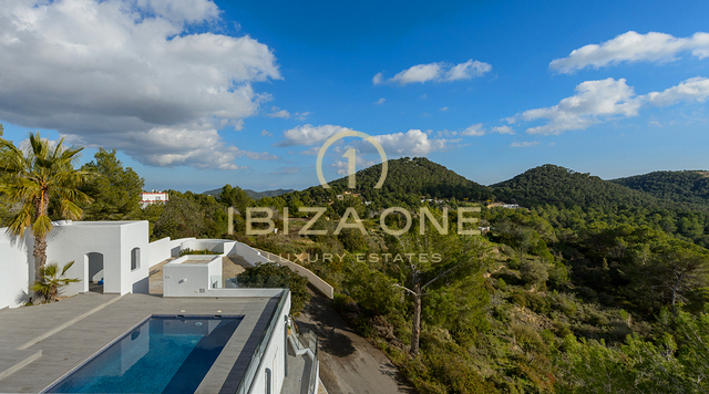 Moderne, neu renovierte Luxusvilla mit absoluter Privatsphäre in Can Furnet mit Blick auf das Meer und Dalt Vila zu verkaufen, Ibiza - Moderne, neu renovierte Luxusvilla mit absoluter Privatsphäre in Can Furnet mit Blick auf das Meer und Dalt Vila zu vermieten, Ibiza
