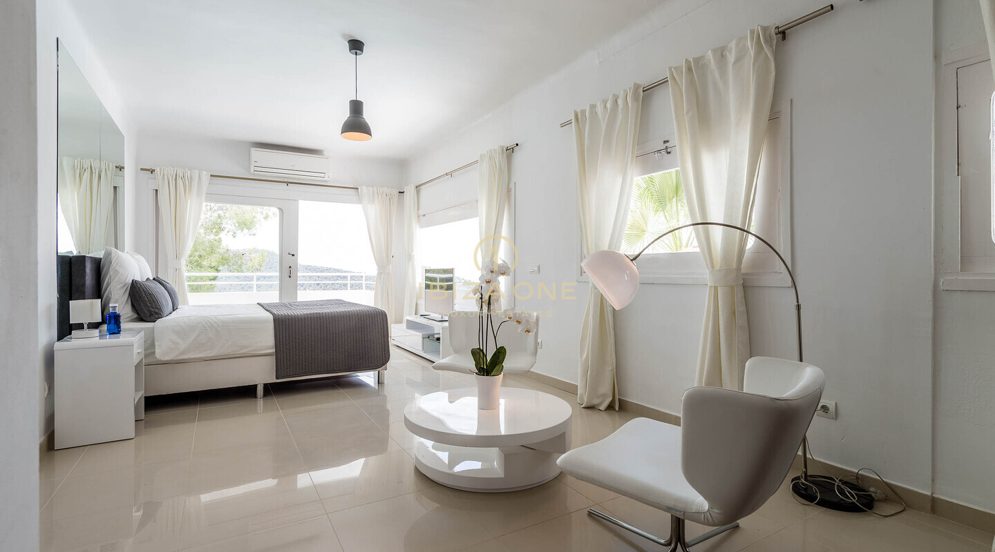 Villa moderne avec vue sur la mer à vendre à Can Furnet, Ibiza - Villa moderne avec vue sur la mer à louer à Can Furnet, Ibiza