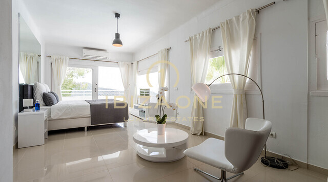 Moderna villa con vista mare a Can Furnet in vendita, Ibiza - Moderna villa con vista mare a Can Furnet in affitto, Ibiza