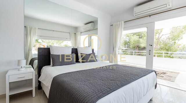 Villa moderne avec vue sur la mer à vendre à Can Furnet, Ibiza - Villa moderne avec vue sur la mer à louer à Can Furnet, Ibiza