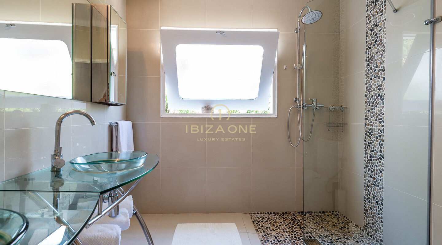 Villa moderne avec vue sur la mer à vendre à Can Furnet, Ibiza - Villa moderne avec vue sur la mer à louer à Can Furnet, Ibiza