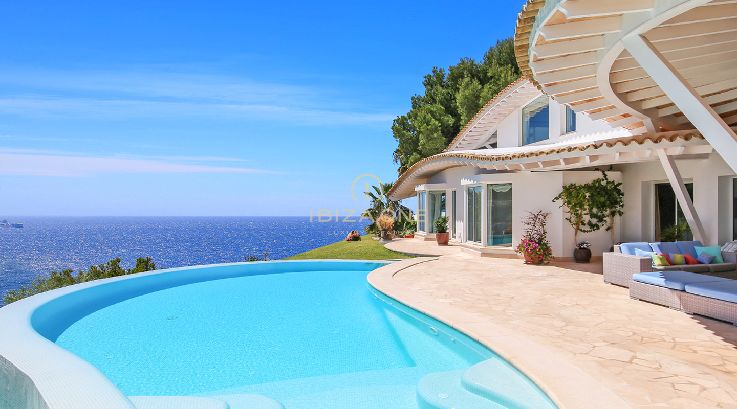 Propriété exclusive avec vue sur la mer et piscine d'eau salée à vendre à Majorque, Majorque - Propriété exclusive avec vue sur la mer et piscine d'eau salée à louer à Majorque, Majorque
