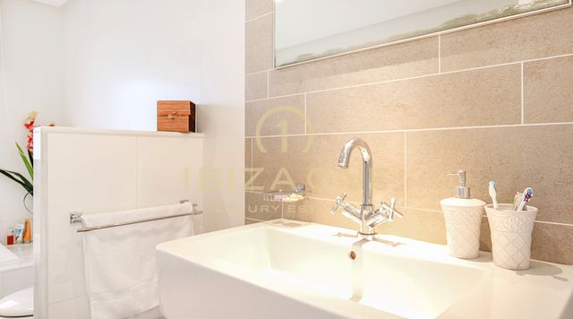 Propriété exclusive avec vue sur la mer et piscine d'eau salée à vendre à Majorque, Majorque - Propriété exclusive avec vue sur la mer et piscine d'eau salée à louer à Majorque, Majorque