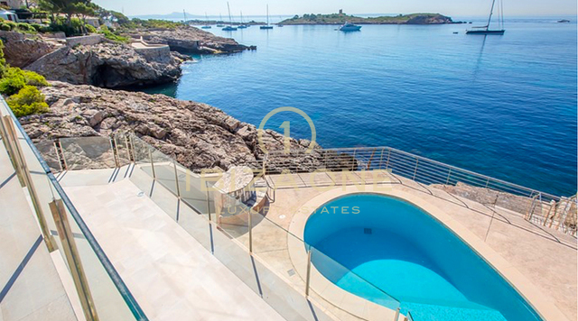 First sea line villa with private sea access and separate guest apartment in Mallorca for sale, Mallorca - First sea line villa with private sea access and separate guest apartment in Mallorca for rent, Mallorca