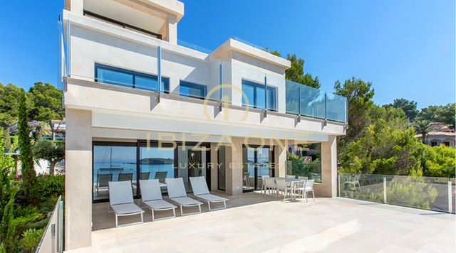 First sea line villa with private sea access and separate guest apartment in Mallorca for sale, Mallorca - First sea line villa with private sea access and separate guest apartment in Mallorca for rent, Mallorca