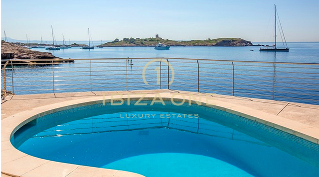Вилла на первой линии моря с собственным выходом к морю и отдельной гостевой квартирой на Майорке для продажи, Майорка - Вилла на первой линии моря с собственным выходом к морю и отдельной гостевой квартирой на Майорке для аренды, Майорка