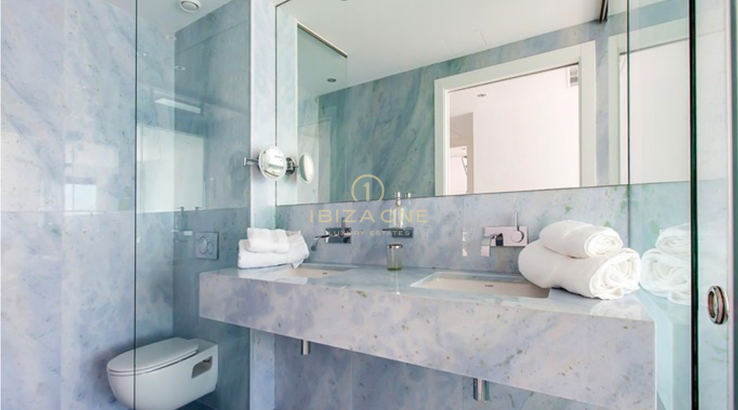 Villa en première ligne de mer avec accès privé à la mer et appartement d'invités séparé à vendre à Majorque, Majorque - Villa en première ligne de mer avec accès privé à la mer et appartement d'invités séparé à louer à Majorque, Majorque