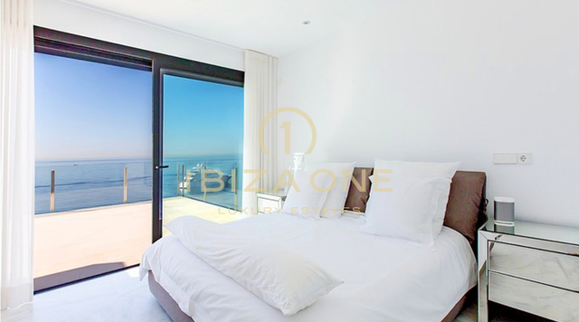First sea line villa with private sea access and separate guest apartment in Mallorca for sale, Mallorca - First sea line villa with private sea access and separate guest apartment in Mallorca for rent, Mallorca