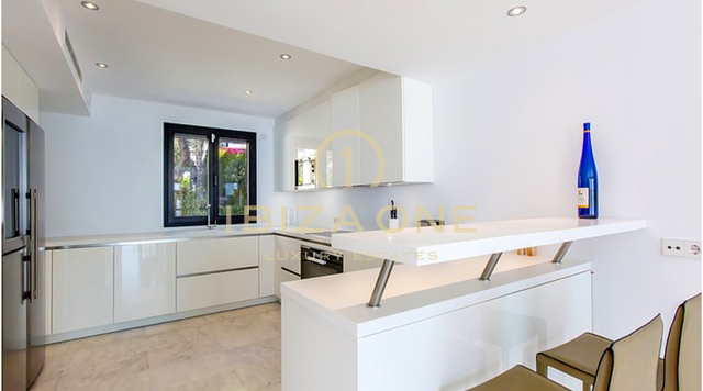 First sea line villa with private sea access and separate guest apartment in Mallorca for sale, Mallorca - First sea line villa with private sea access and separate guest apartment in Mallorca for rent, Mallorca