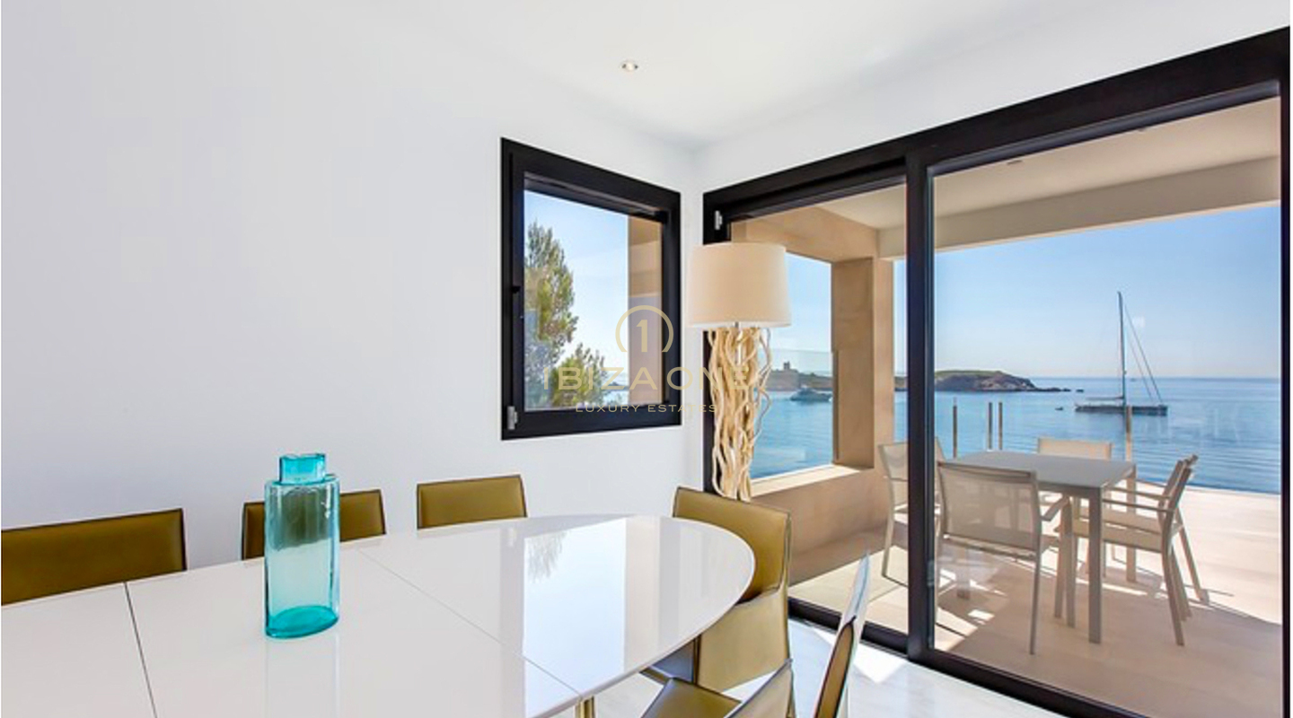 Villa en première ligne de mer avec accès privé à la mer et appartement d'invités séparé à vendre à Majorque, Majorque - Villa en première ligne de mer avec accès privé à la mer et appartement d'invités séparé à louer à Majorque, Majorque