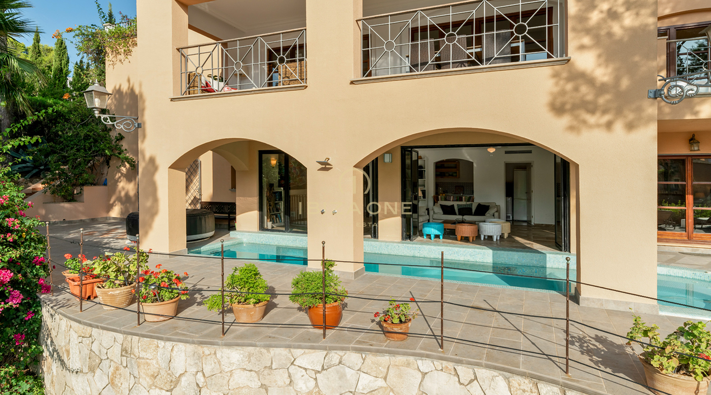 Villa méditerranéenne en première ligne avec accès direct à la marina de Majorque à vendre, Majorque - Villa méditerranéenne en première ligne avec accès direct à la marina de Majorque à louer, Majorque