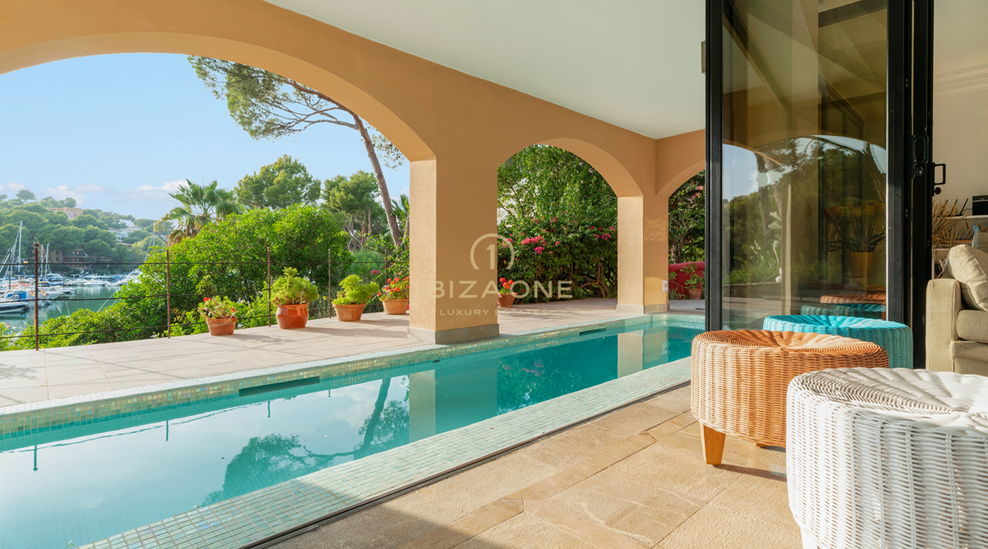 Villa méditerranéenne en première ligne avec accès direct à la marina de Majorque à vendre, Majorque - Villa méditerranéenne en première ligne avec accès direct à la marina de Majorque à louer, Majorque