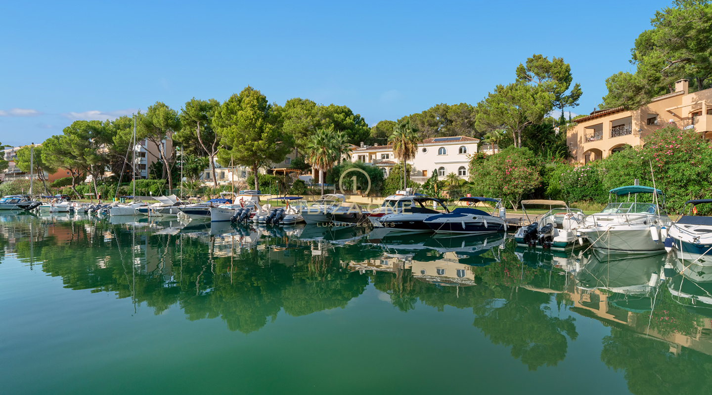 Villa mediterránea en primera línea con acceso directo al puerto deportivo de Mallorca en venta, Mallorca - Villa mediterránea en primera línea con acceso directo al puerto deportivo de Mallorca en alquiler, Mallorca