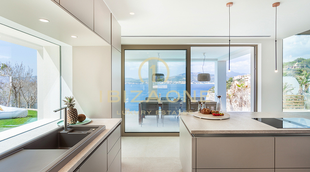 Luxusimmobilie in erster Meereslinie mit separatem Gästeapartment auf Mallorca zu verkaufen, Mallorca - Luxusimmobilie in erster Meereslinie mit separatem Gästeapartment auf Mallorca zu vermieten, Mallorca