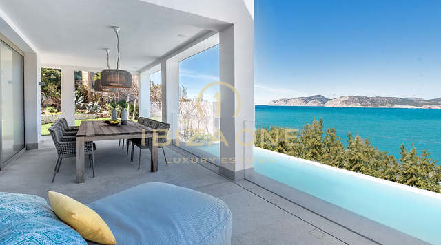 First line luxury property with separate guest apartment in Mallorca for sale, Mallorca - First line luxury property with separate guest apartment in Mallorca for rent, Mallorca