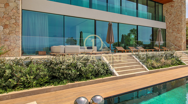 Villa de luxe neuve d'architecture moderne en première ligne de mer à vendre à Majorque, Majorque - Villa de luxe neuve d'architecture moderne en première ligne de mer à louer à Majorque, Majorque